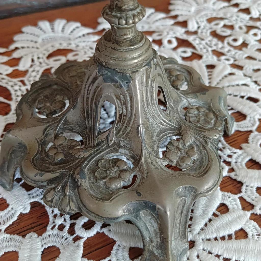 Très joli vase cornet