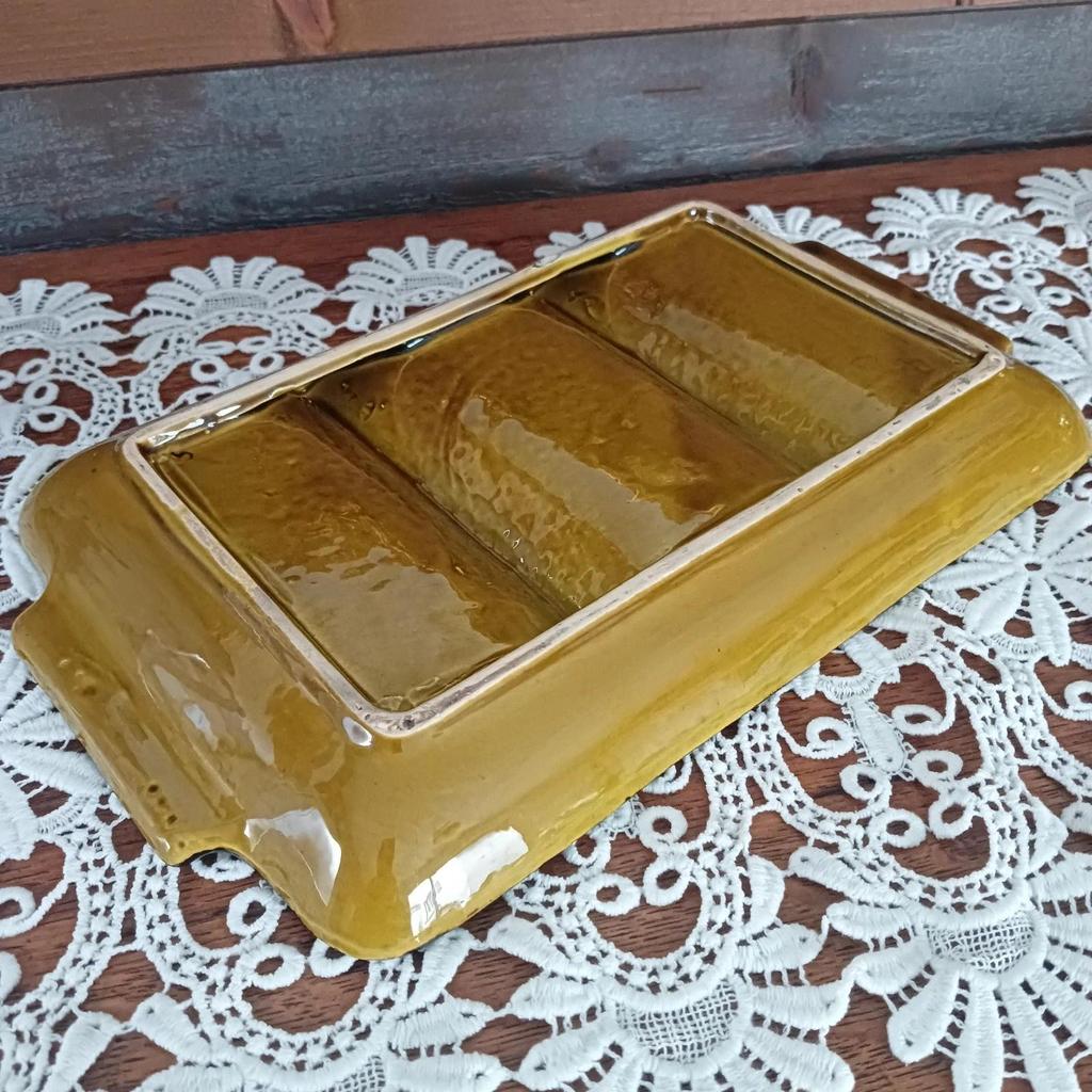 Très joli plat vintage Poët Laval