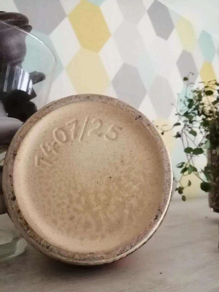 Ancien vase avec glaçure d’écoulement 1407 /25