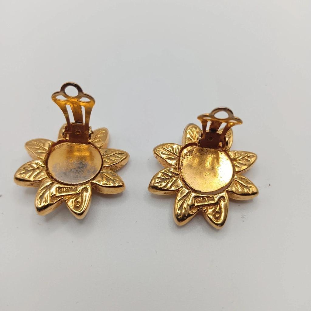 Très jolie paire de boucles d'oreilles fantaisie vintage