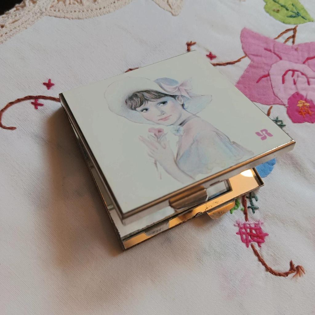 Très joli ancien miroir de poche vintage