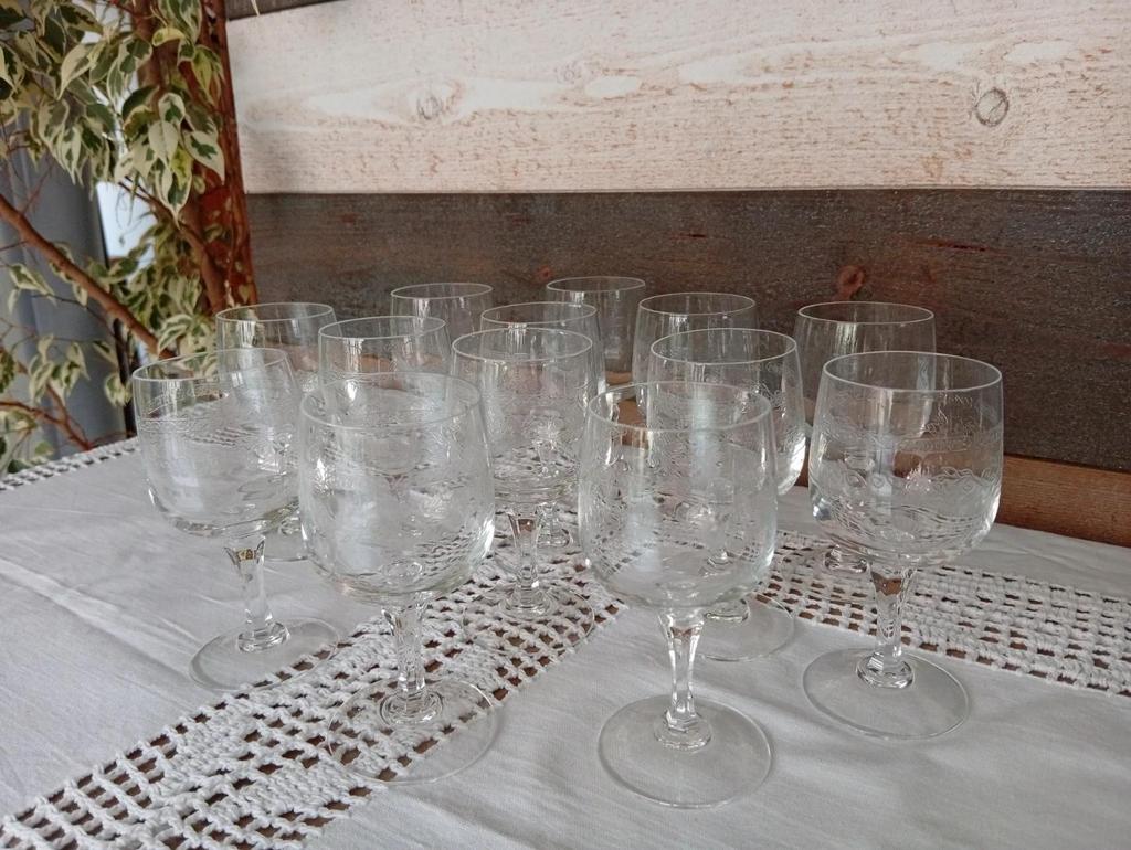 Magnifiques verres en cristal d'arques