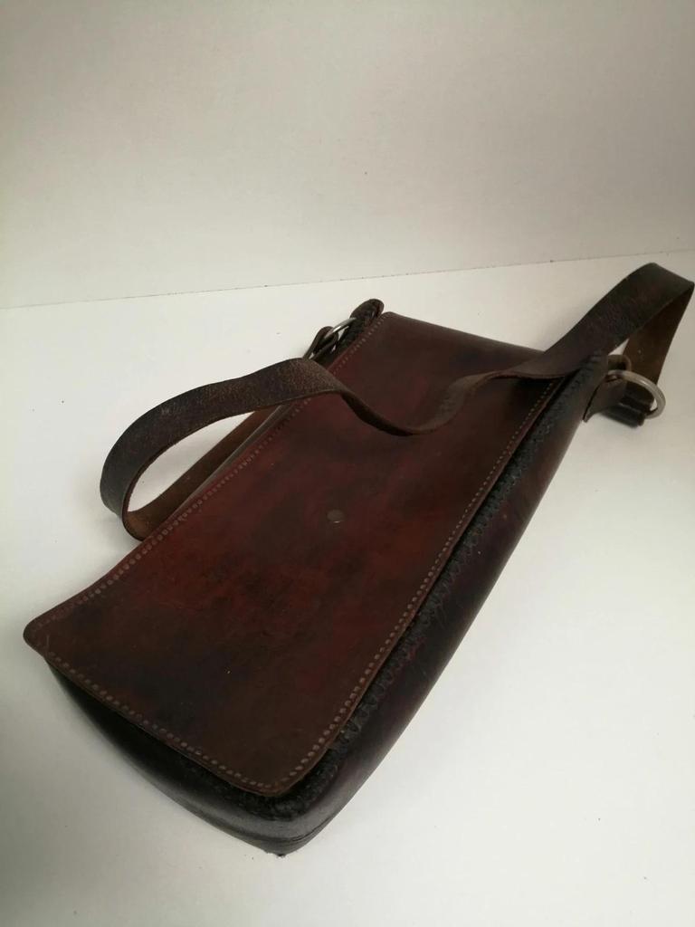 Ancienne sacoche en cuir vintage