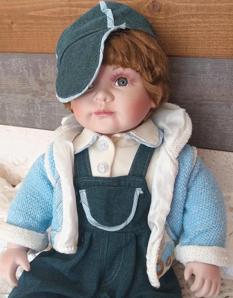Ancienne poupée de collection Evelyn's Dolls