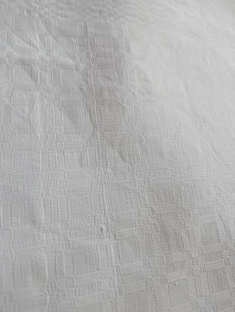Ancienne nappe damassée