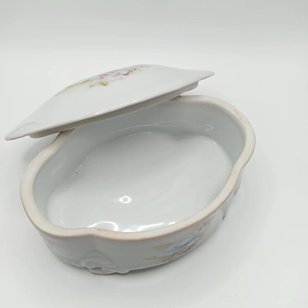 Très jolie ancienne boîte à bijoux en porcelaine