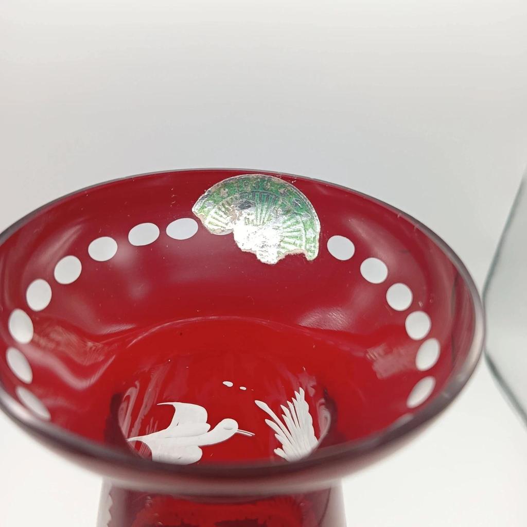Très joli ancien petit vase soliflore en verre de bohème