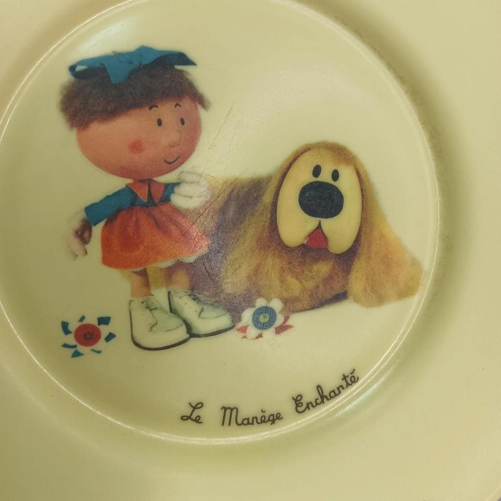 Très jolie assiette vintage Le Manège Enchanté