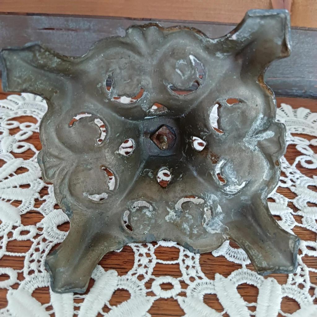Très joli vase cornet