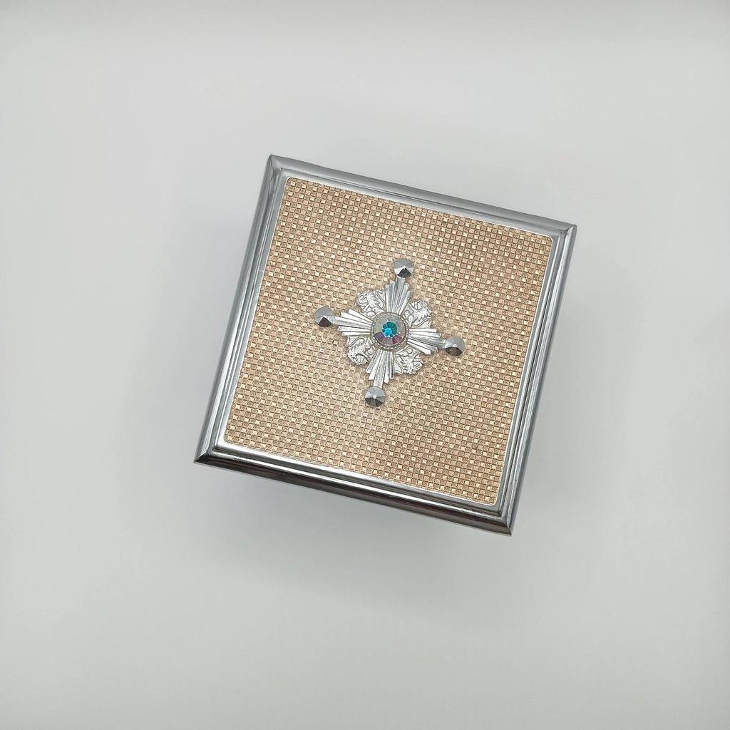 Très jolie boîte à bijoux vintage musicale