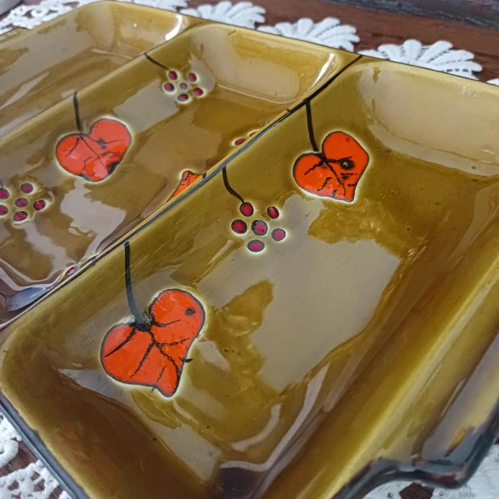 Très joli plat vintage Poët Laval