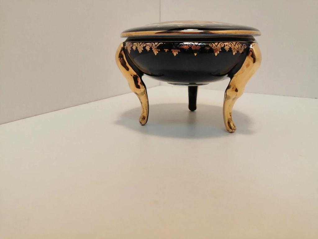 Ancienne bonbonnière en porcelaine de Limoges