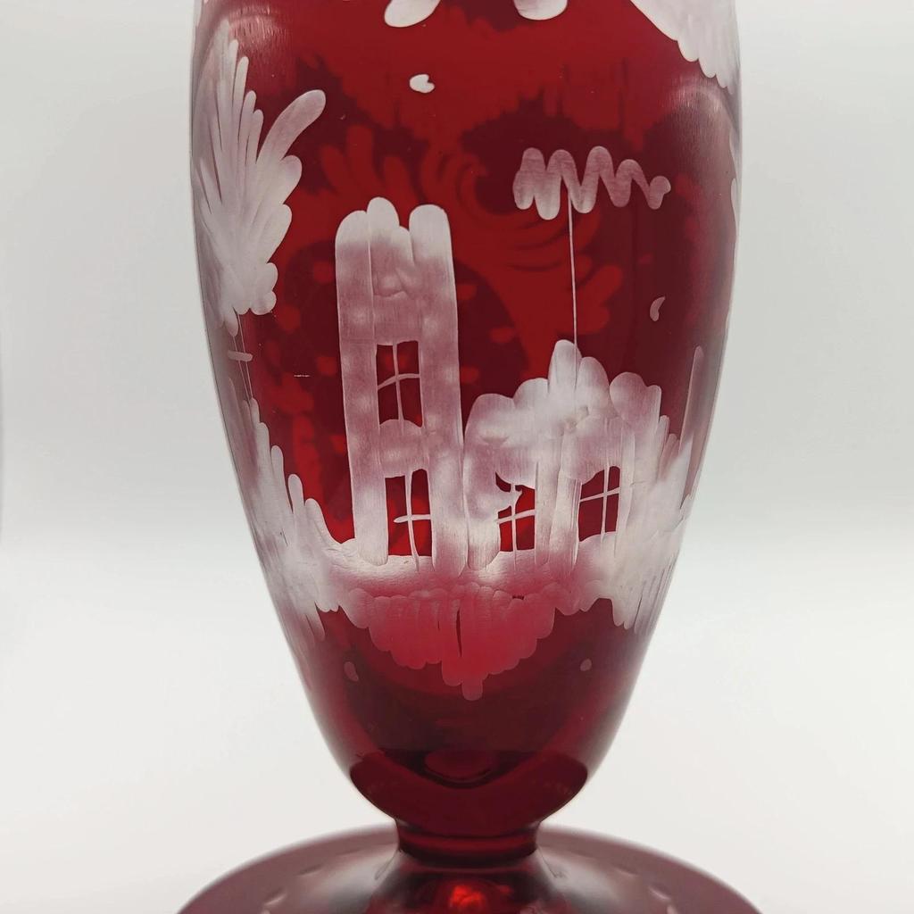 Très joli ancien petit vase soliflore en verre de bohème