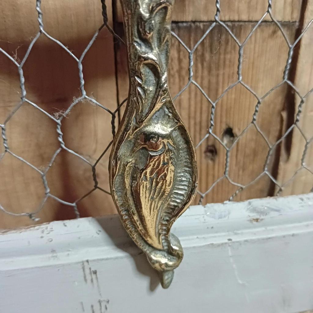 Très joli ancien support de miroir à main