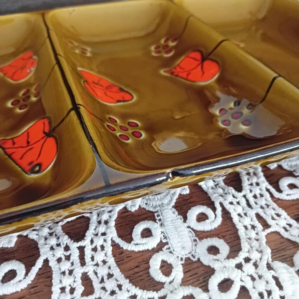 Très joli plat vintage Poët Laval