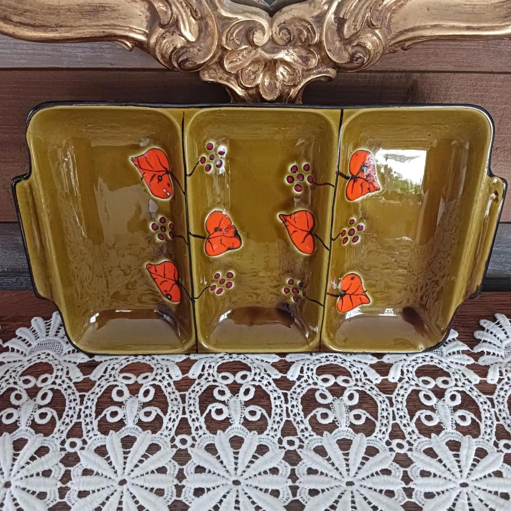 Très joli plat vintage Poët Laval