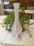 Ancien vase soliflore en opaline rose