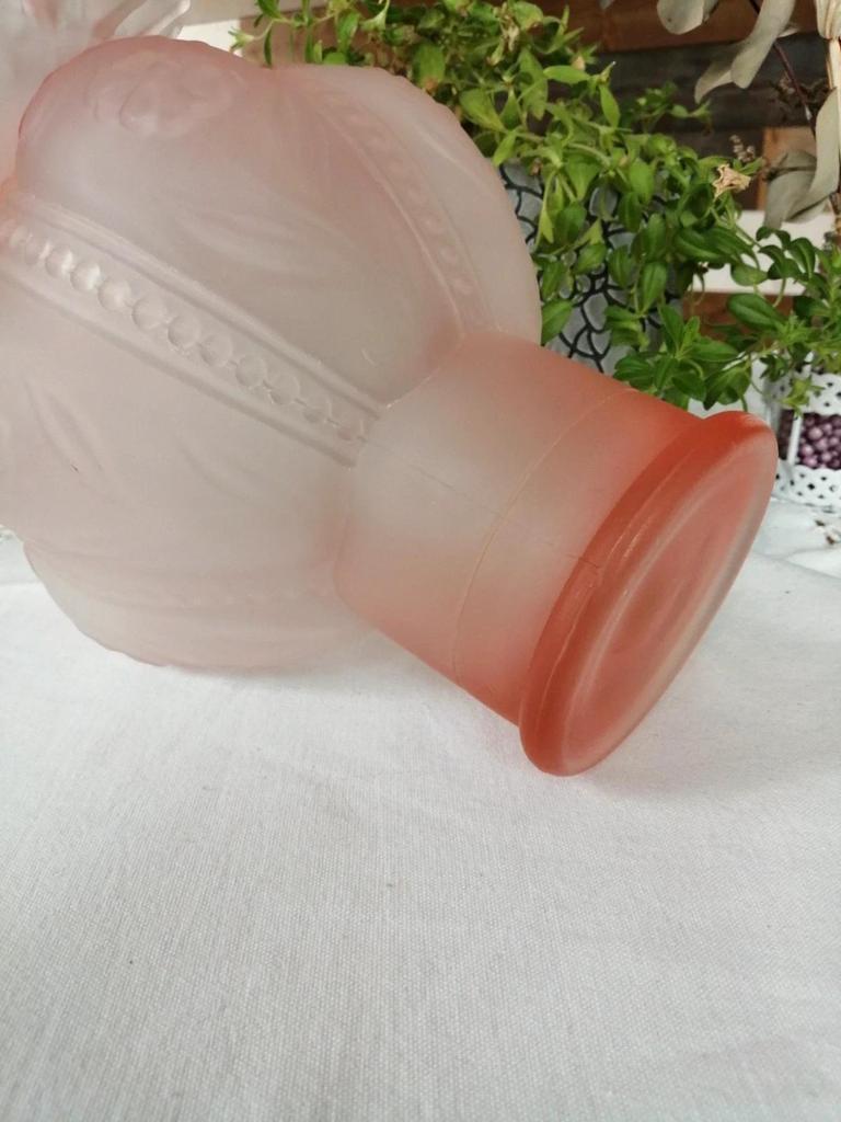 Ancien vase art déco en verre dépoli rose