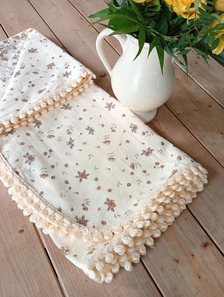 Très jolie ancienne nappe bohème