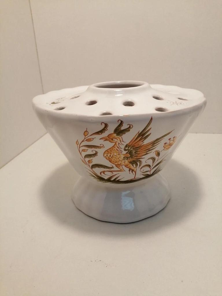 Ancien pique fleurs Décor Moustier Gf