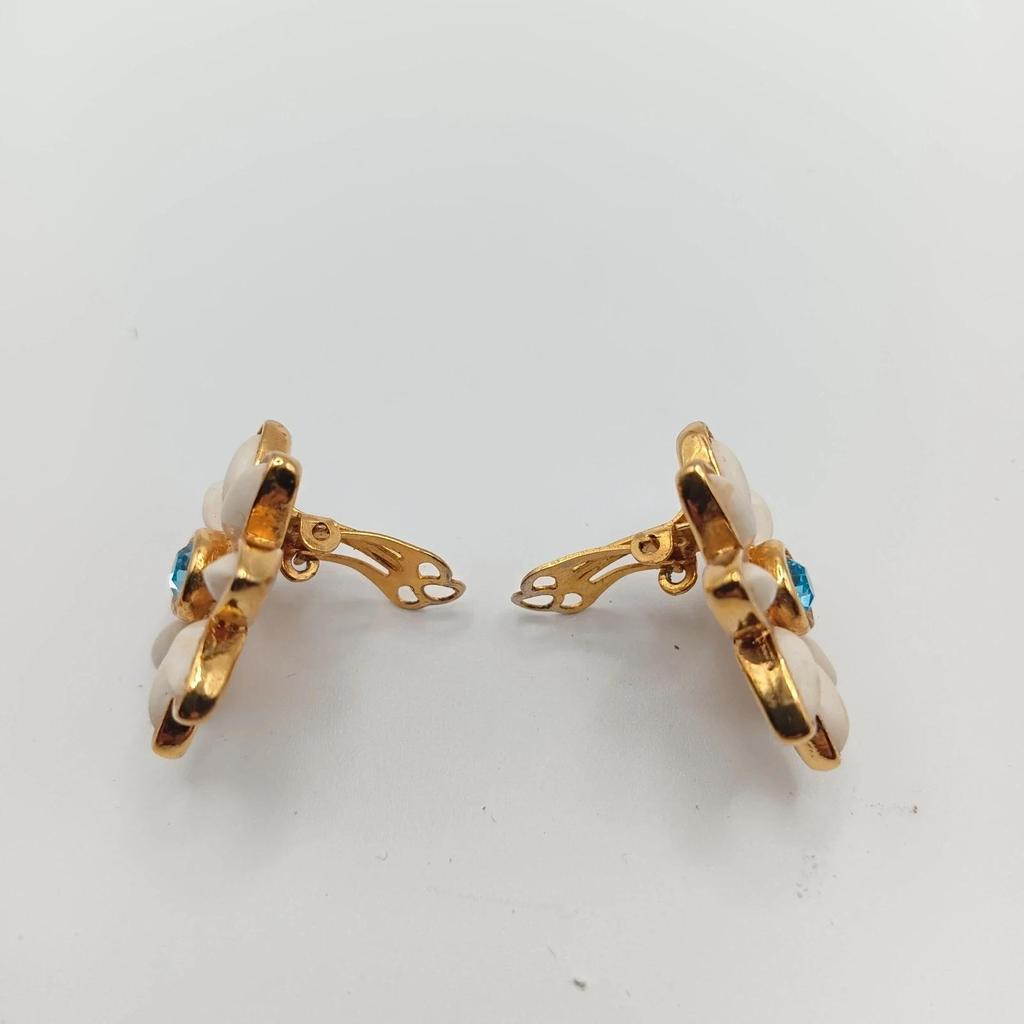 Très jolie paire de boucles d'oreilles fantaisie vintage