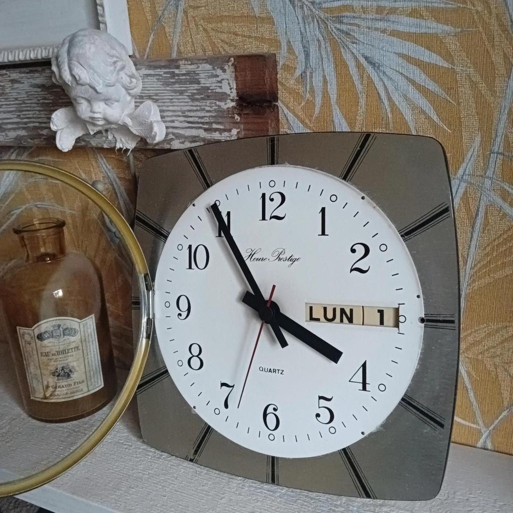 Très jolie horloge murale vintage