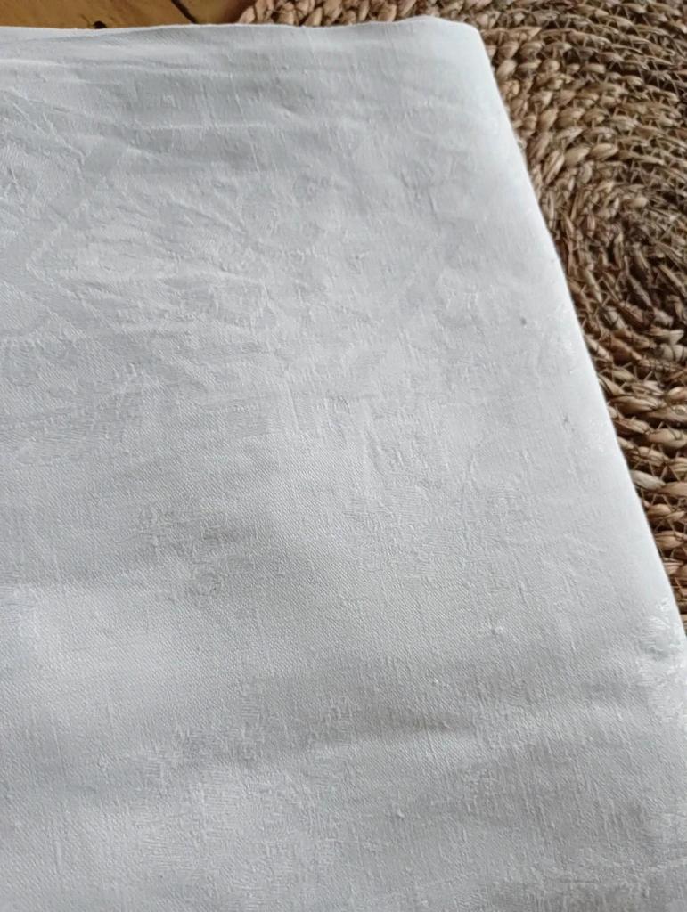 Ancienne nappe damassée avec monogramme