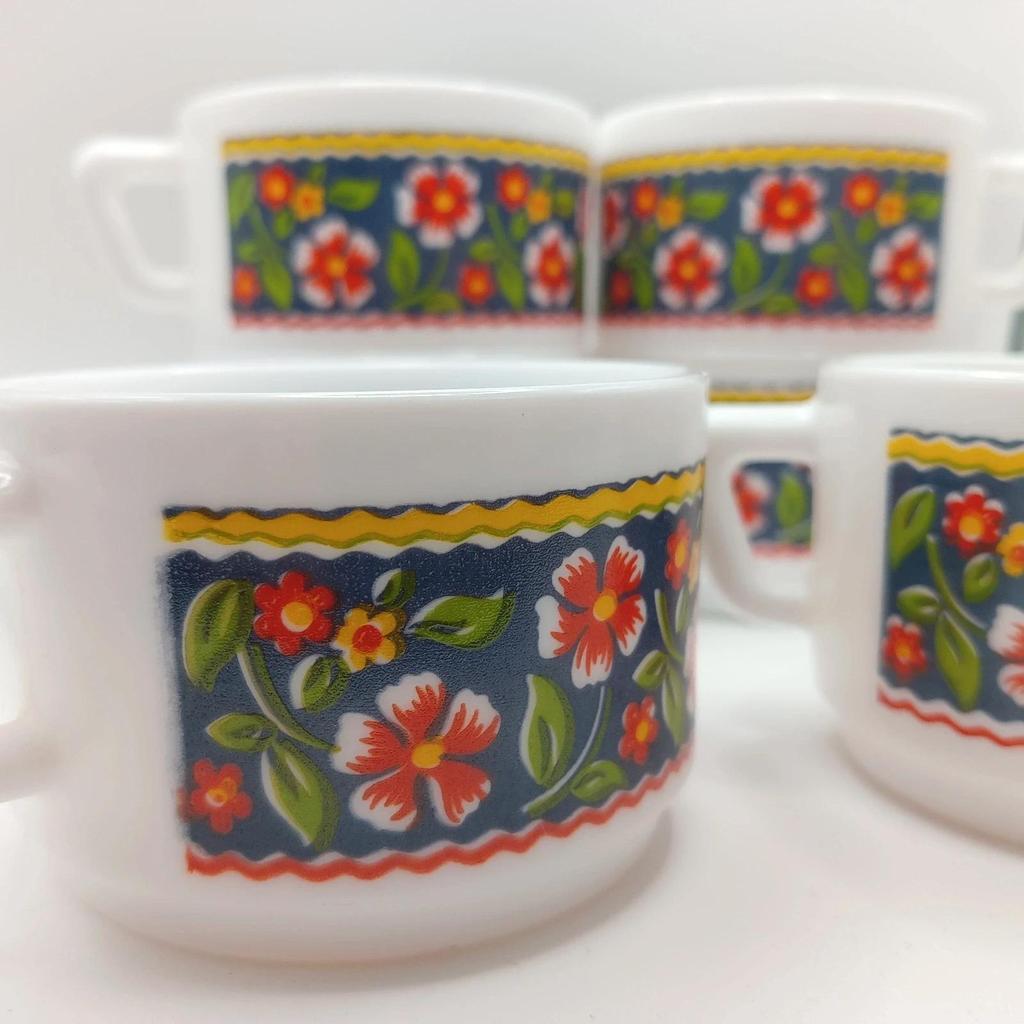 Très jolies tasses à café vintage Arcopal