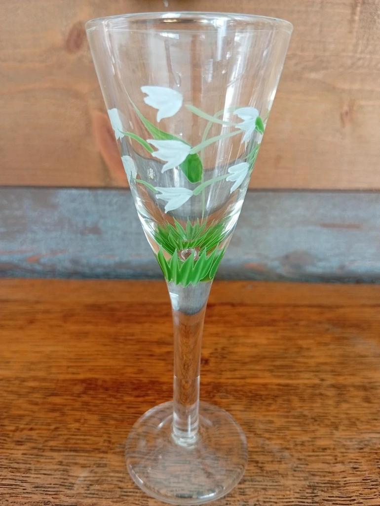 Très jolis verres à liqueur