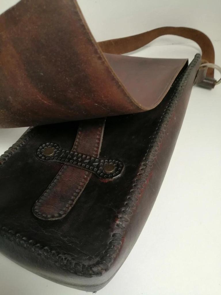 Ancienne sacoche en cuir vintage
