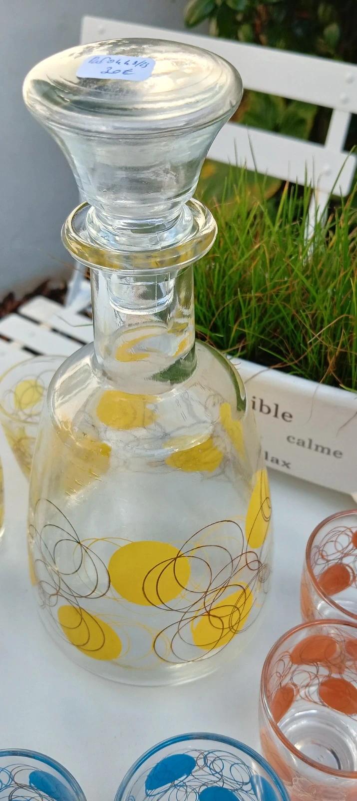 Très joli ancien service carafe et verres vintage