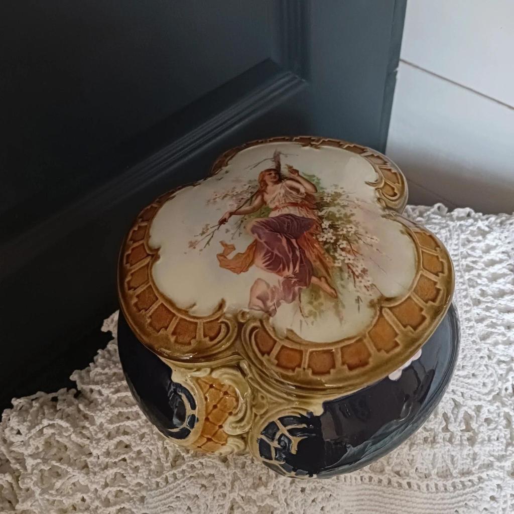 Très jolie ancienne boîte Olibet