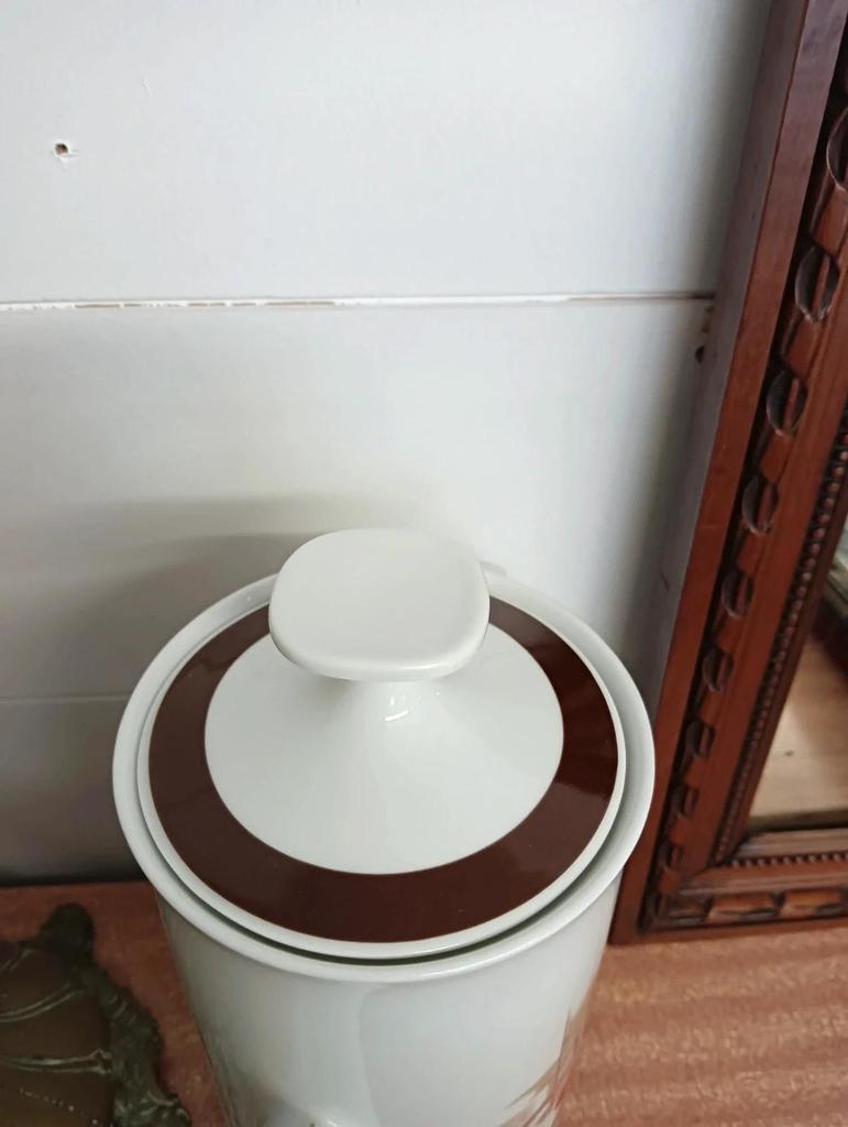 Très jolie ancienne cafetière vintage en porcelaine