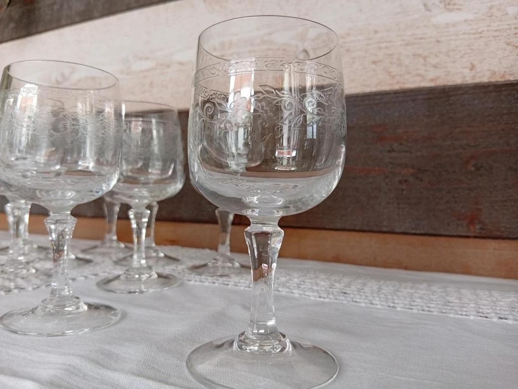 Magnifiques verres en cristal d'arques