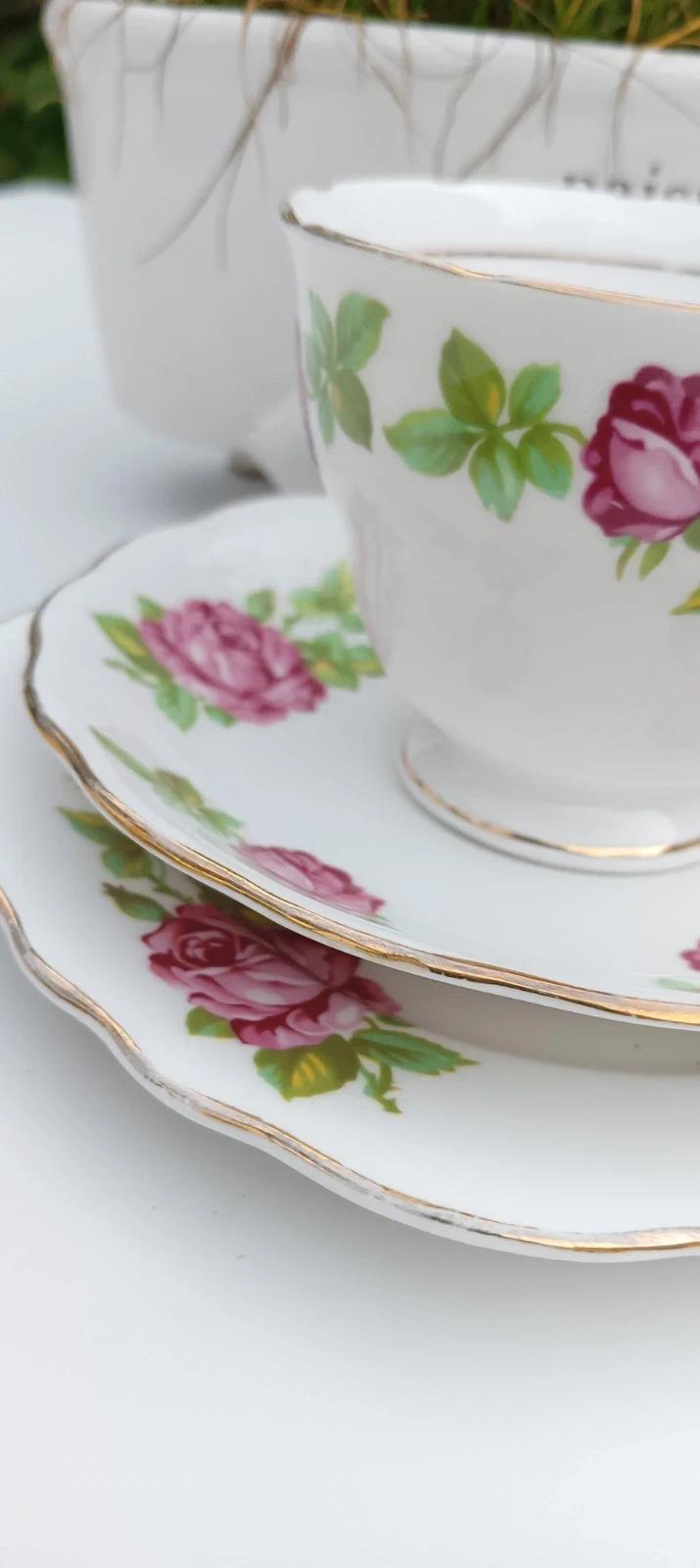 Très joli ancien set à thé et dessert porcelaine anglaise