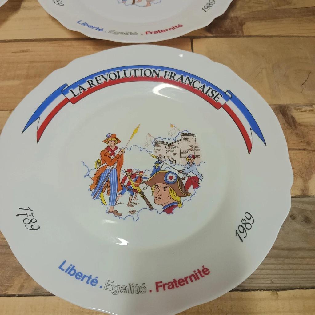 Très joli lot d'anciennes assiettes commémorative de la révolution française