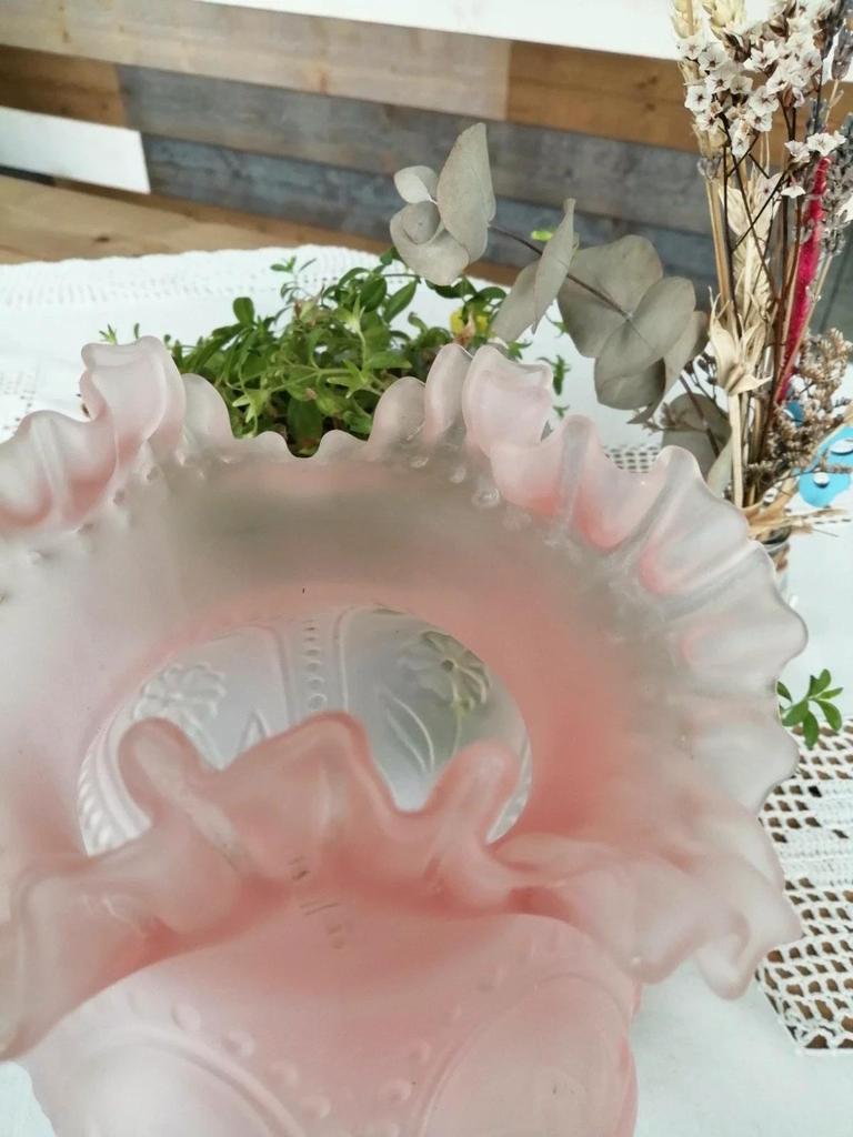 Ancien vase art déco en verre dépoli rose