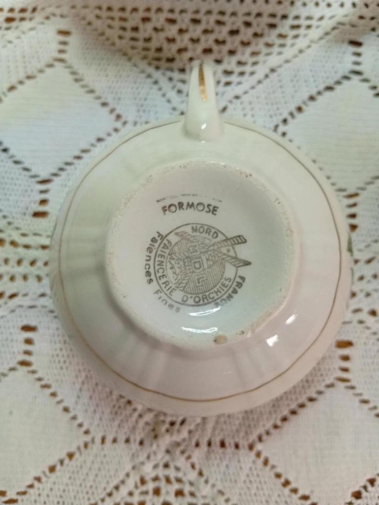 Très jolies tasses à café en porcelaine blanche