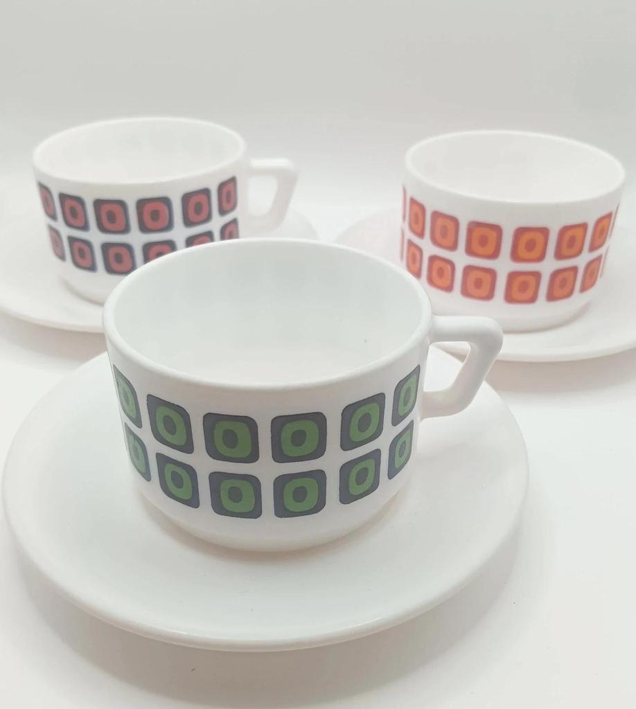 Très jolies tasses à café et soucoupes vintage Arcopal